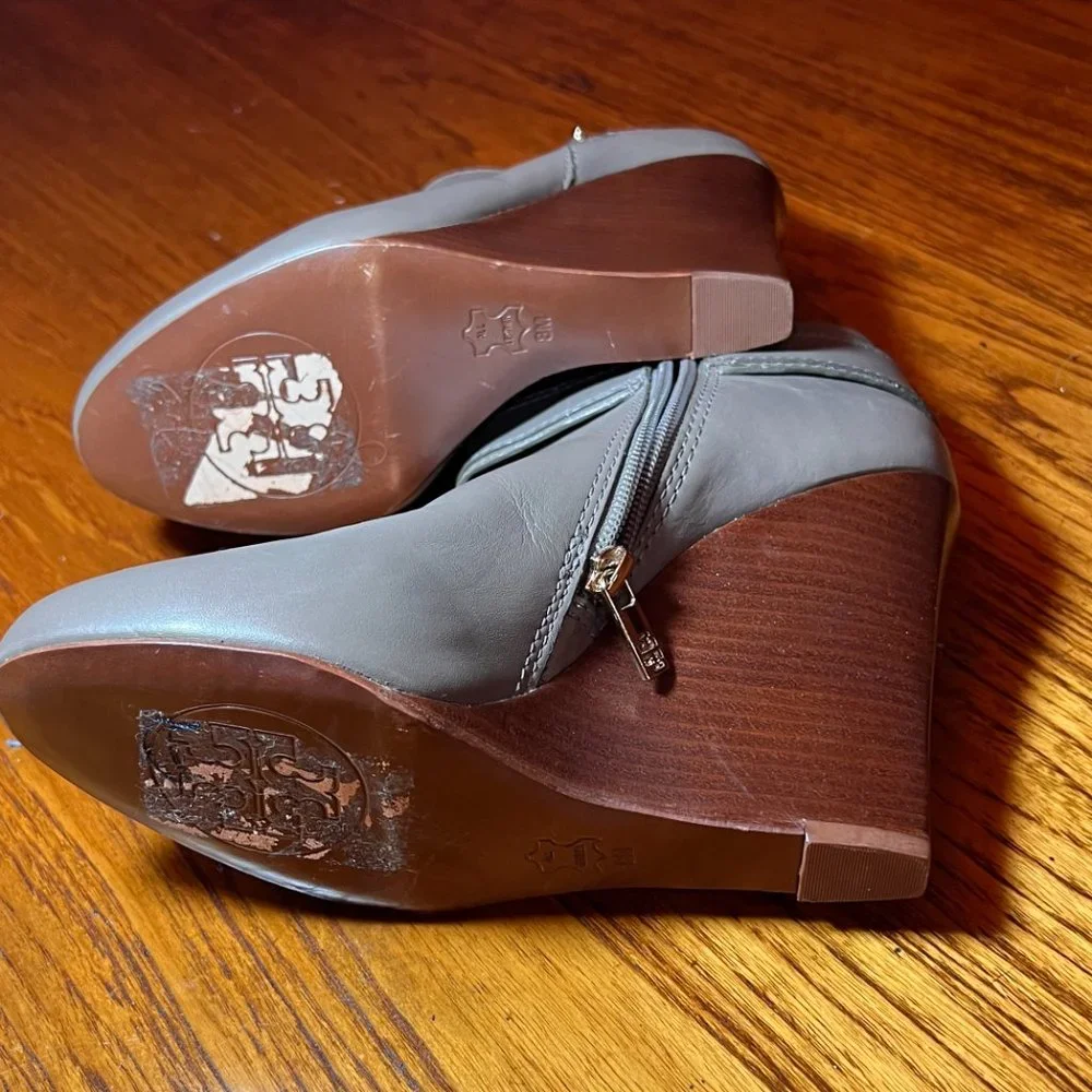 Tory Burch size 8 taupe ankle boot with round toe